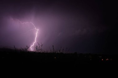 Arizona 'da fırtına sırasında yıldırım.