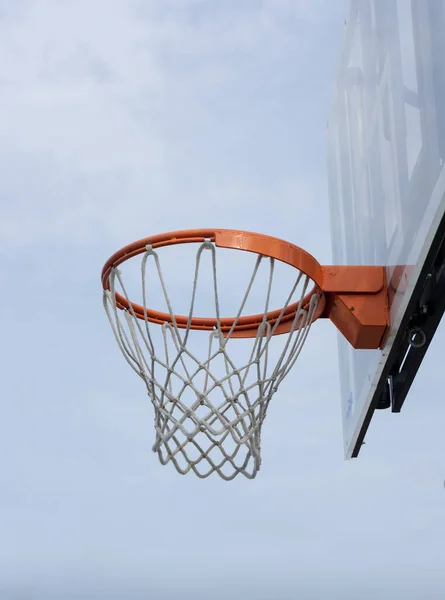 バスケットボールコートの縦写真 — ストック写真