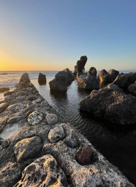 Sahilde gün batımı