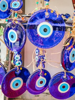 Sahilde renkli balık ağları