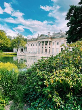 Madrid, İspanya 'daki parkın güzel bir görüntüsü.