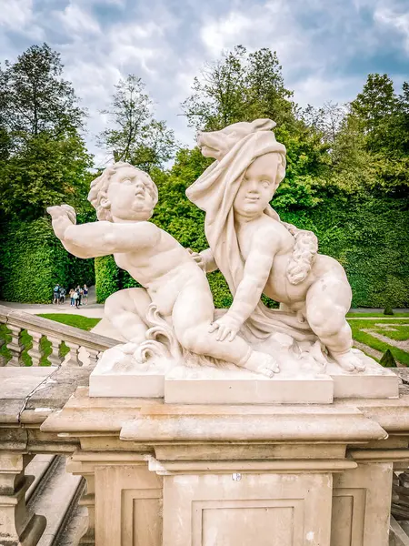 Versailles bahçesinde Çeşme