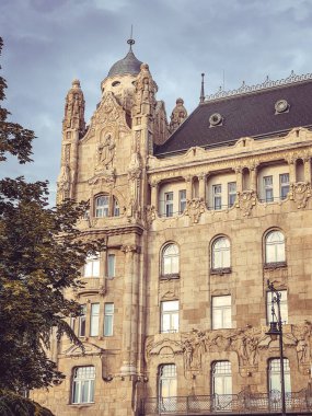 Prag, Czech Cumhuriyeti - Haziran 1902 17: Prag sokaklarındaki bir binanın ön cephesi.,