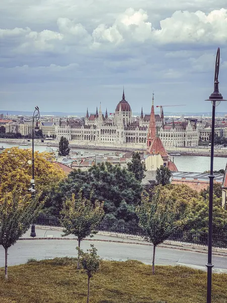 Macar şatosundan, Budapeşte 'den, Macaristan' dan manzara.