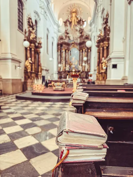 Şehirdeki eski kilise.