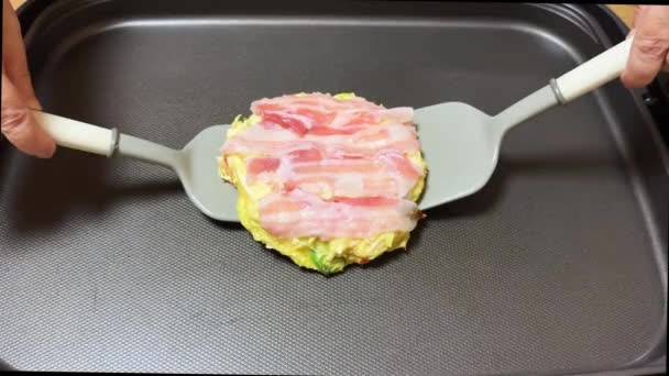 Japonês Okonomiyaki Placa Quente — Vídeo de Stock