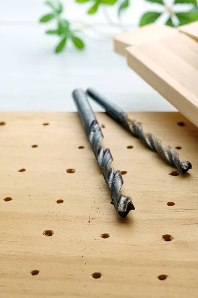 Drill Bits Wooden Table Closeup Drill Hole Piece Wood — Stock Photo, Image