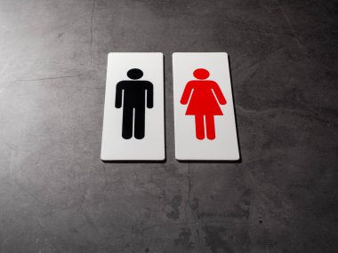 Koyu arkaplanda tuvalet işareti