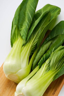 Tahta masada taze bok choy