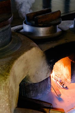 Japon eski mutfağı 'Kamado' (Japon eski evleri))