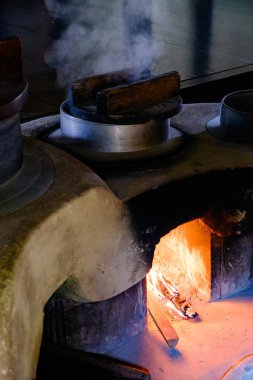 Japon eski mutfağı 'Kamado' (Japon eski evleri))