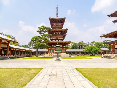 Nara 'daki Yakushi-ji tapınağı, Japonya' daki Nara Bölgesi. (07-04-2025 'te çekildi)