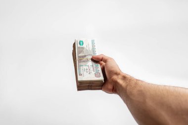 Büyük bir deste Mısır Para Birimi 100 Pound Notlar Beyaz Arkaplan 