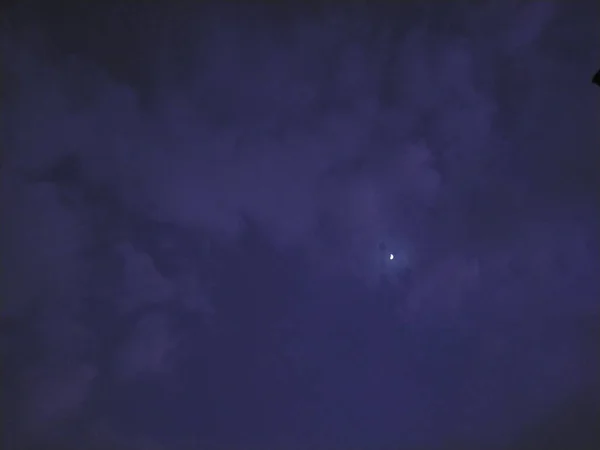 Cielo Nocturno Púrpura Con Una Estrella Nube —  Fotos de Stock