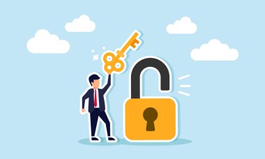 Altın anahtar iş çözümleri, profesyonel tavsiyeler ve ulaşılabilirlikteki başarı, asma kilidi açmak için altın anahtarı elinde tutan akıllı iş adamı kavramı