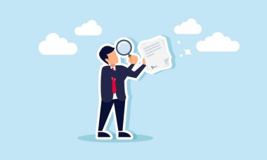 Bir iş adamı bir büyüteçle sözleşmeyi inceliyor, imzalanmış bir iş anlaşmasının çalışmasını gösteriyor..