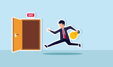 Bir iş adamı, elinde bir lamba taşıyarak çıkışa doğru koşuyor, iş fikirleri ve yenilikleri koruyan bir idealistin resmi.