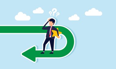 Bir iş adamı U dönüşü üzerinde duran bir yıldızı elinde tutuyor, kafası karışmış görünüyor, iş değerlendirmeleri istatistikleri aniden düşüyor