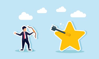 Bir iş adamı okunu yayla bir yıldıza fırlatıyor, yüksek kalitede bir iş yeri olma hedefinin bir göstergesi.