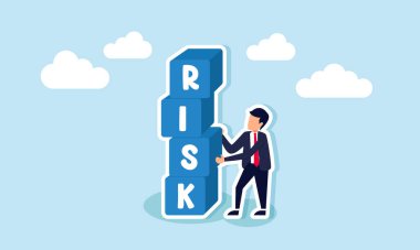 Bir işadamı RISK diye yazılan bloklardan S etiketli bir blok çıkardı, son gözden geçirme ve ticari risk azaltma değerlendirmesinin çizimi