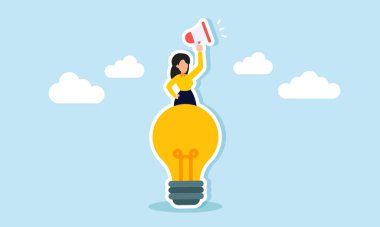 Bir iş kadını bir lambanın tepesinden megafon kaldırarak bir şey duyuruyor, fikirleri ve pazar eğilimleriyle ilgili ticari yenilikleri araştırmada eğitimin illüstrasyonunu yapıyor.