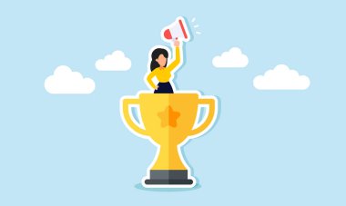Bir iş kadını, bir megafonu kaldırarak bir kupanın tepesinden bir şey duyuruyor, başarıları ve başarıları olan bir lider şirket olarak gösteriş yapıyor.