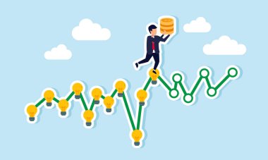 Bir işadamı, elinde bir yığın bozuk para olan bir grafiğin üzerinde duruyor. Bir fikri başarılı olmak ve ticari kazanç elde etmek için diğerine uygulamada kaydedilen ilerlemenin bir göstergesi.