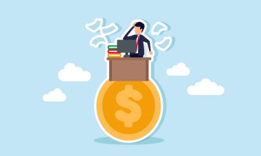 İşadamı, bir dolarlık madeni paranın üstüne yerleştirilmiş bir çalışma masasında, şirket finansmanındaki karışıklığın bir örneğini görünce kafası karışıyor.