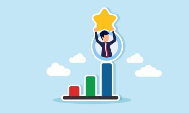İş adamı, elinde bir yıldızla bir çizelgenin en tepesine çıkıyor. İş başarısının göstergesi, kaliteye odaklanıyor.