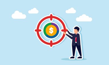 Bir işadamı, bir dolar işareti ve turta grafiğini hedefleyen odaklanmış bir hedef sembol taşıyor.