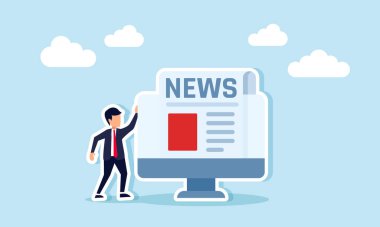 Gazeteyi gösteren bir monitörün yanında duran iş adamı, gazetenin dijital hale getirilmesi.