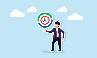 Geri dönüşüm işaretli bir saat gösteren bir işadamı, verimli çalışma ve zamanı verimli bir şekilde yönetebilme yeteneğinin bir göstergesi.