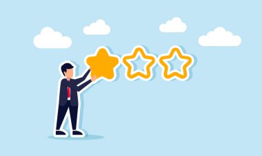 İşadamı yıldızları yıldız şeklinde bir çizgi üzerine yerleştiriyor ve dolduruyor, art arda üç yıldız, bir yıldız veya düşük derecelendirme