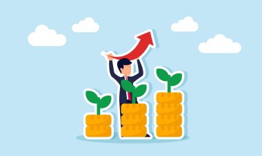 İş adamı bir yığın madeni para ve yığının arkasında yukarı doğru ok kaldırarak bir tablo oluşturuyor, iş yatırımının performans performans artışının bir göstergesi