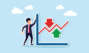 İş adamı, elinde yukarı ve aşağı oklar olan bir çizelgenin yanında duruyor. Ticari ürün satın alma performans dalgalanması.