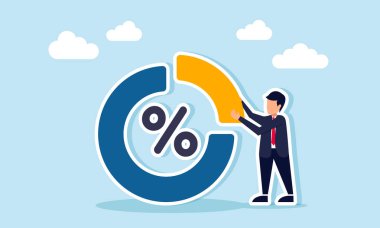 İşadamı, hissedarlar veya yatırımcılar için kâr paylaşım raporunun tamamlanması ve yüzdesiyle işaretlenmiş bir daire çizelgesinin bir parçasını yerleştirir