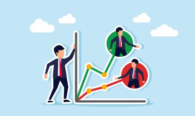 İş adamı her kategori için iş adamı simgeleriyle bir çizelgesinin yanında duruyor, rakip iş performansı ve stratejisinin izlenmesi ve analiz edilmesi