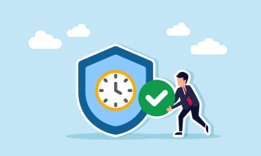 İş adamı kalkanın yanında saat sembolü, zaman çizelgesi ya da iş sigortası hatırlatıcısı olan işaret levhası tutuyor.