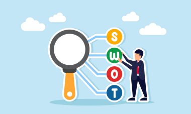 İş adamı W harfini bir dizi harf arasında büyüteç yanında SWOT sözcüğünü tamamlamak için düzenler, Güçlülerin Zayıf noktaları ve Fırsatların analizinin çizimi