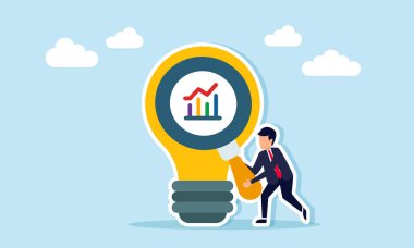 İş adamı elinde bir büyüteçle bir lambanın yanında duruyor ve iş performansını iş fikri uygulaması ile değerlendiriyor ve analiz ediyor.