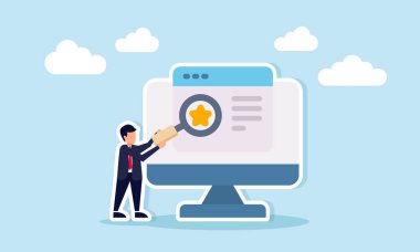 İş adamı, dijital iş kalitesini gösteren monitörde büyüteçle uygulama arayüzünde yıldız simgesini inceliyor