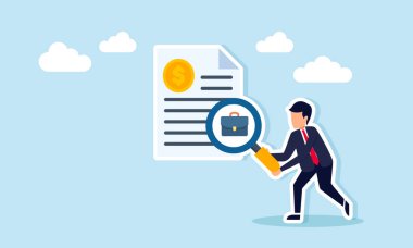 Kârlı proje fırsatlarını analiz eden işadamı. Dolar madeni para belgesi ve evrak çantası illüstrasyonuyla büyüteç kullanıyor.