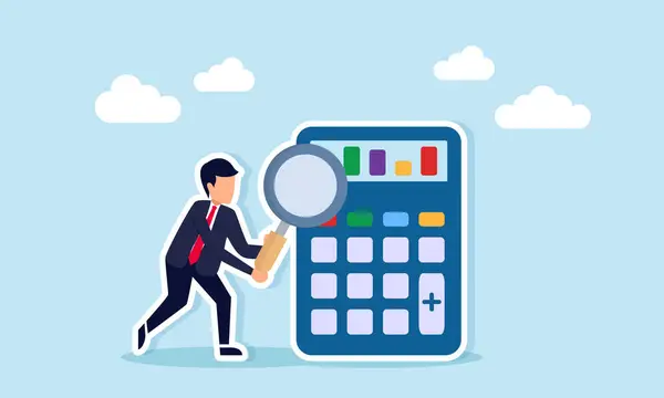 İş adamı, iş risk analizi ve hesaplamalarının büyütülmüş cam çizelgesiyle hesap makinesini analiz ediyor. 