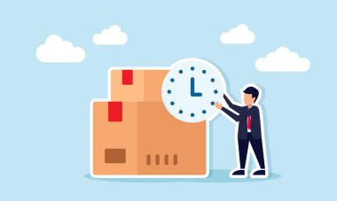 İş adamı, lojistik iş teslimat takviminin resimlerinin olduğu paket kutularının yanında saati tutuyor