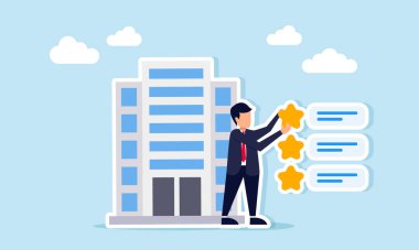 İş dünyasının şirket kalitesi standardına ilişkin gözden geçirme illüstrasyonunun yanında yıldız listesi düzenleyen işadamı