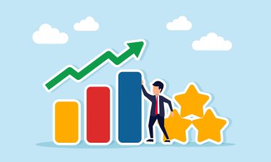 Yükselen grafikle yıldız yığınının arasında duran işadamı, iş kalitesindeki ilerlemenin bir örneğiydi.