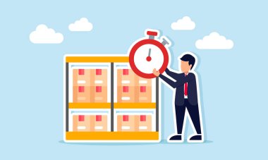 İş adamı, kronometreyi lojistik paket teslimatıyla ilgili zaman çizelgesi ve çizelgesinin yanında tutuyor.