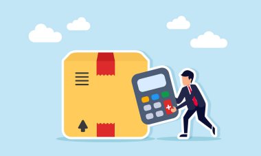 Lojistik sektöründe risk ve fırsat hesaplamalarının kutu illüstrasyonunun yanında hesap makinesi tutan iş adamı