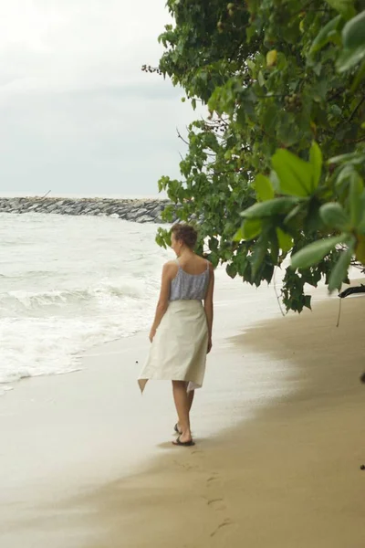 Stock image Original Sri Lanka with its cultural code and identity. Traffic, national and religious customs, buildings and nature. palm trees and ocean. beach on the island.