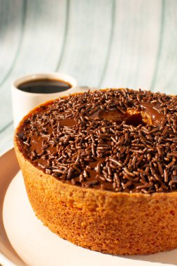 Çikolatalı Havuçlu Kek ve Brigadeiro Şekerleme - Dikey